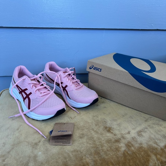 Asics Women's  Jolt 3 PinkRunning Sneaker size 8 - Picture 2 of 4
